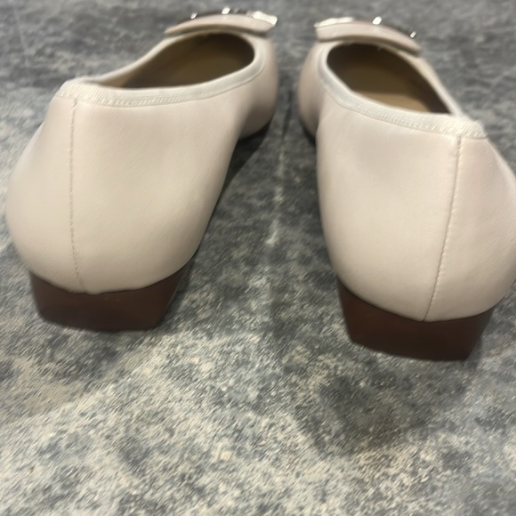 Vaneli- NWOT SZ 7 Nude Flats - Picture 6 of 7